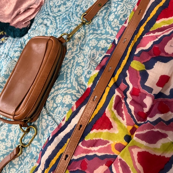 Madewell leather carabiner crossbody bag - Picture 9 of 10